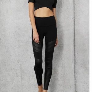 NWOT Alo Moto leggings